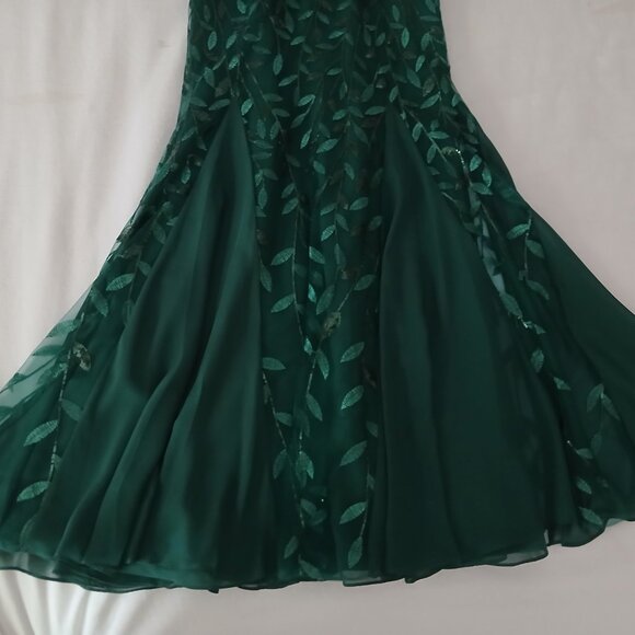 JJ's house green floor length dress with leaf design - Picture 4 of 5